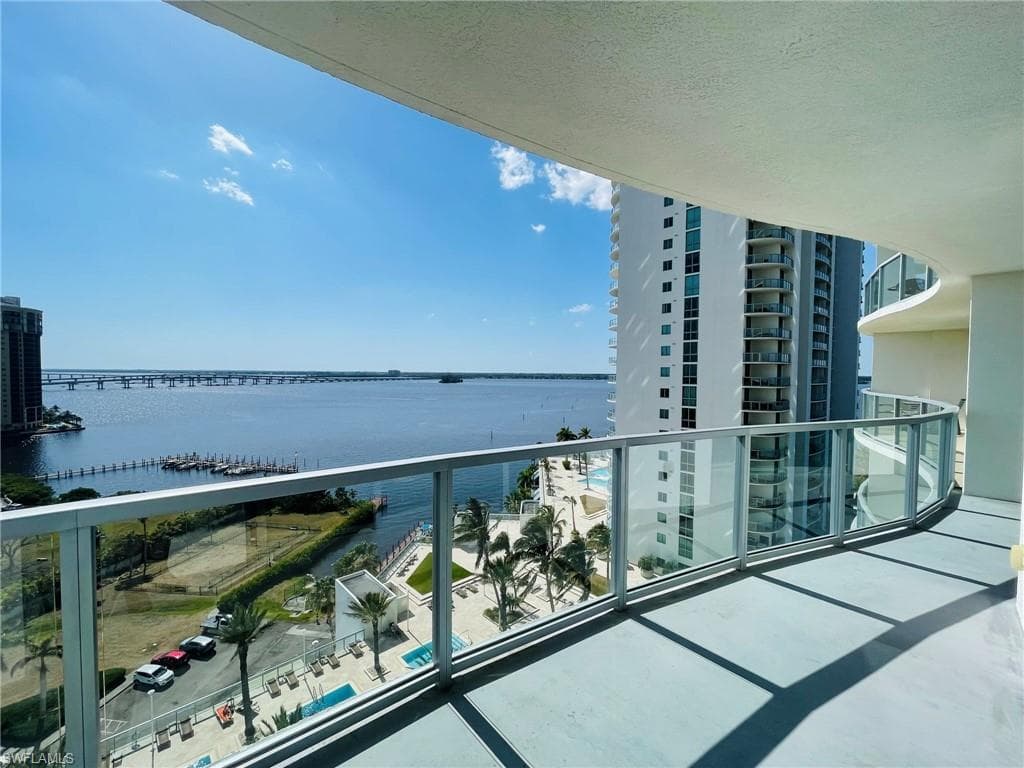 3000 Oasis Grand BLVD 1403 FORT MYERS, FL 33916