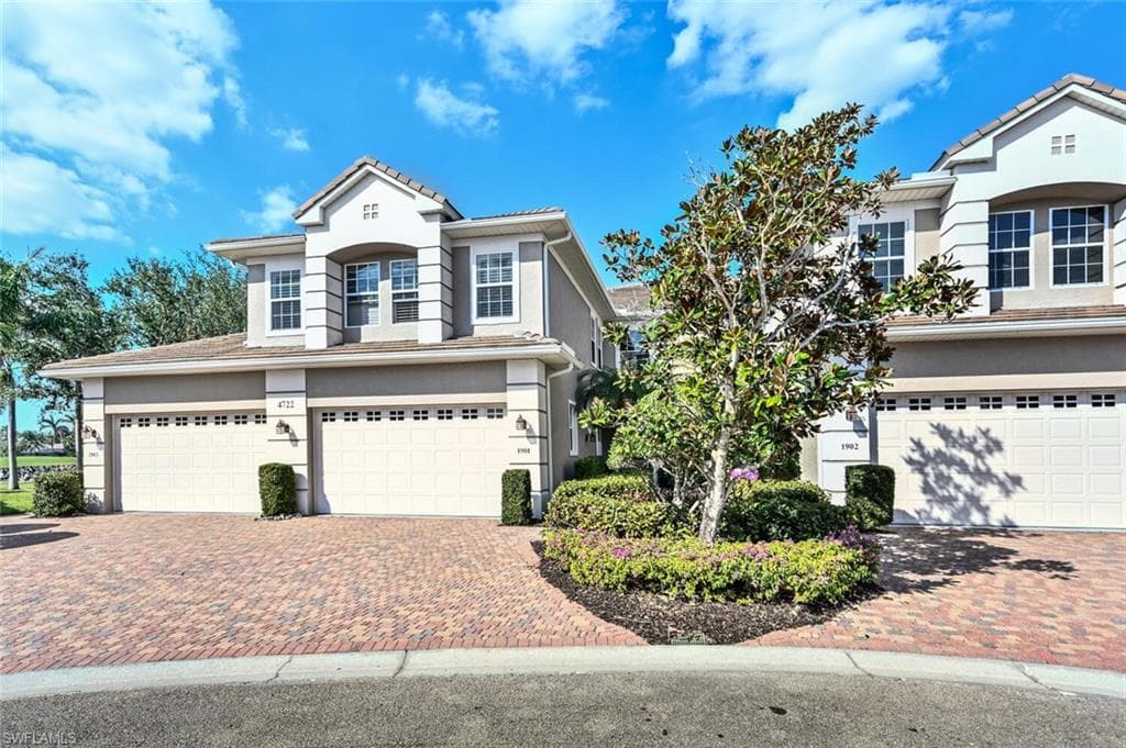 4722 Stratford CT 1901 NAPLES, FL 34105