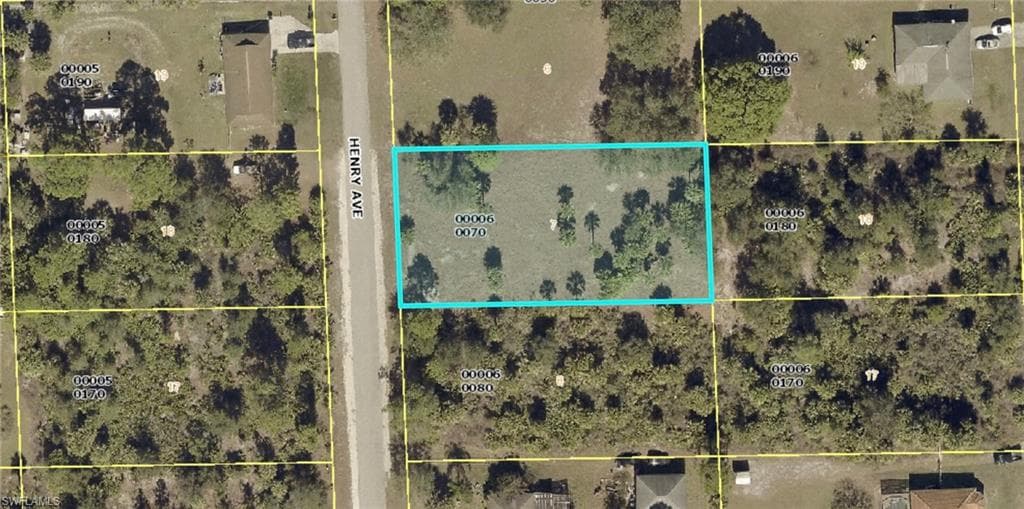 410 Henry AVE LEHIGH ACRES, FL 33972