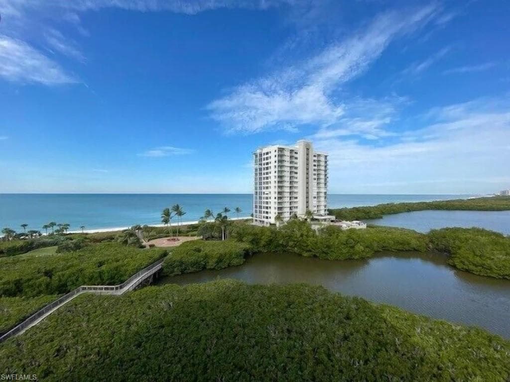 40 Seagate DR 1004 NAPLES, FL 34103