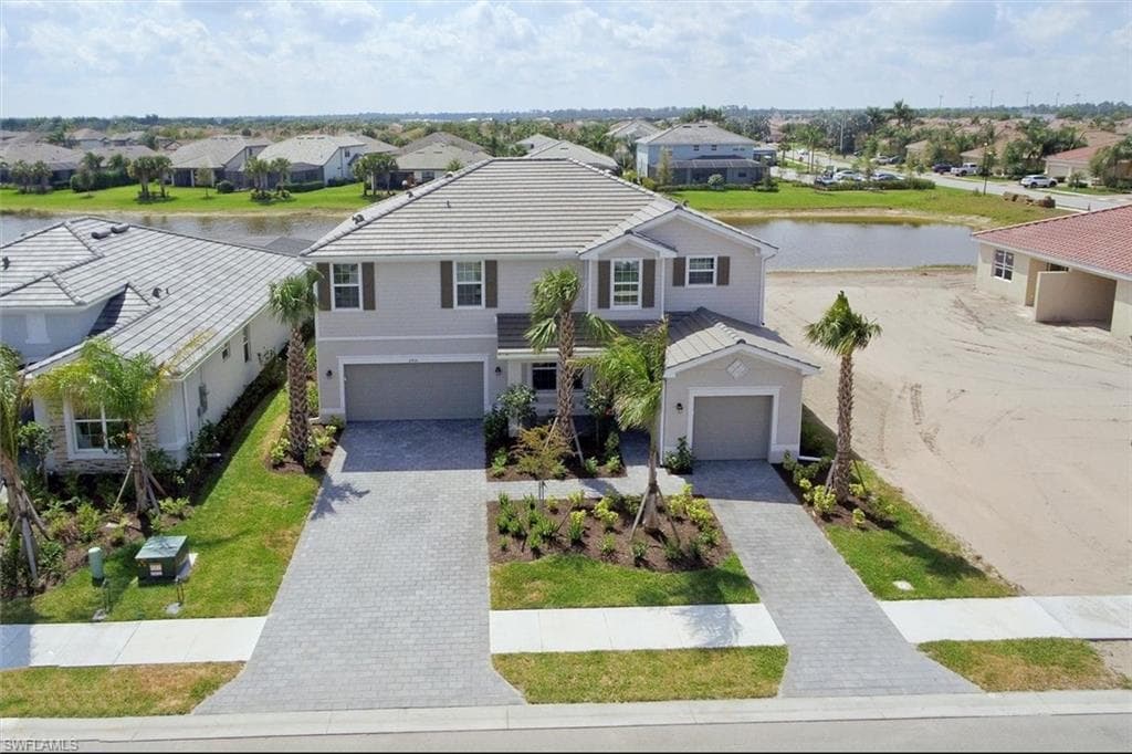 2436 Fallglo ST NAPLES, FL 34120