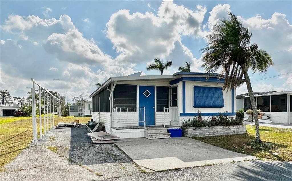 857 Winterest DR NORTH FORT MYERS, FL 33917