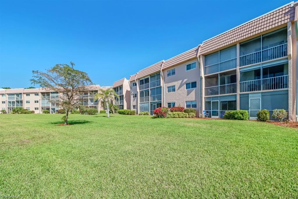 300 Forest Lakes BLVD 205 NAPLES, FL 34105