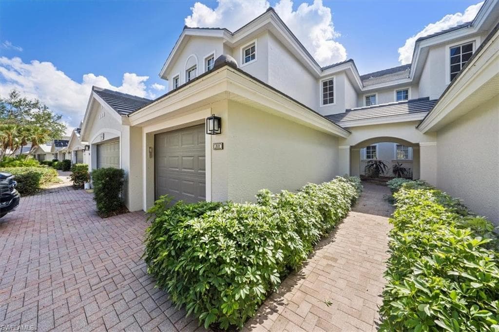9211 Palmetto Ridge DR 201 ESTERO, FL 34135