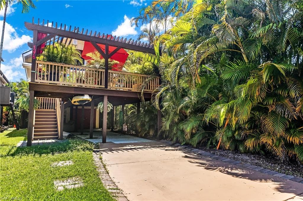 1375 Sandpiper ST NAPLES, FL 34102