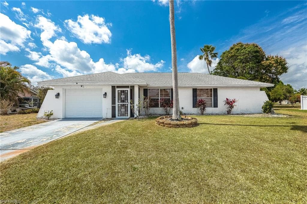 25 Burrstone AVE LEHIGH ACRES, FL 33936