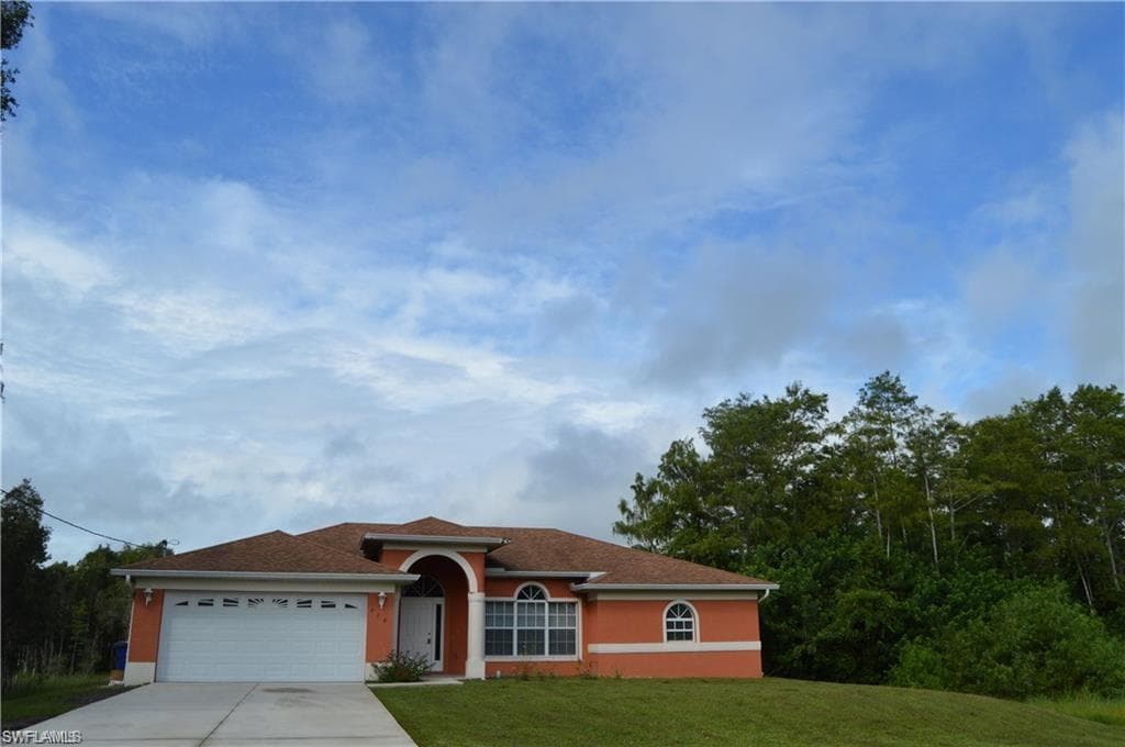 828 Hector LN LEHIGH ACRES, FL 33974