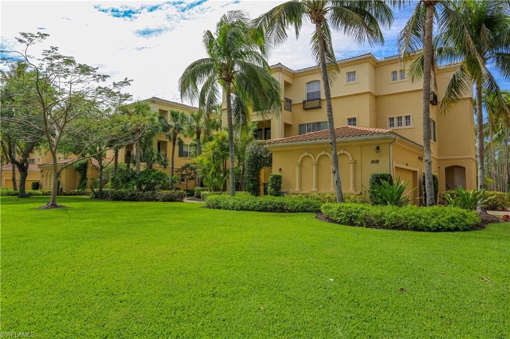 2813 Tiburon BLVD E 3-102 NAPLES, FL 34109