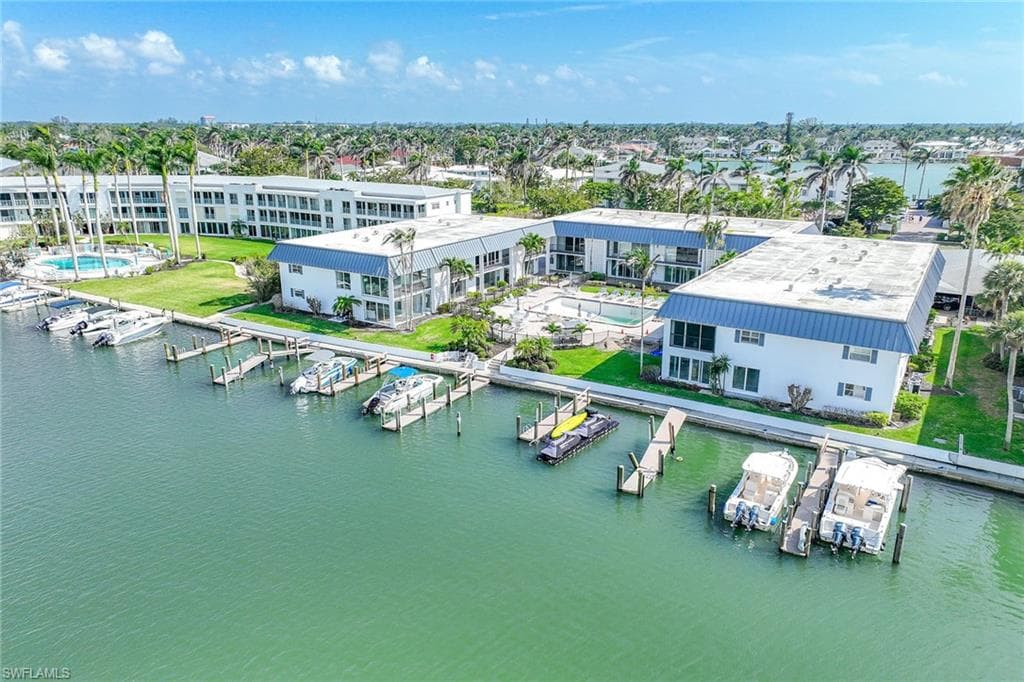 333 Harbour DR 104 NAPLES, FL 34103