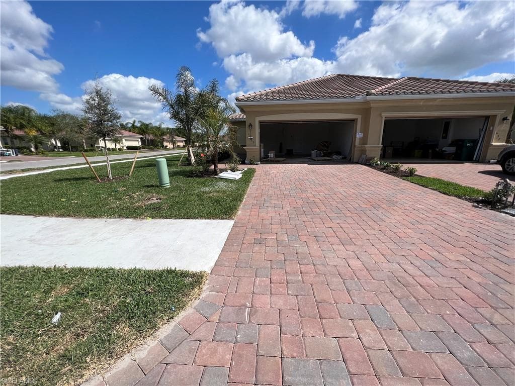 1633 Alameda DR NAPLES, FL 34120