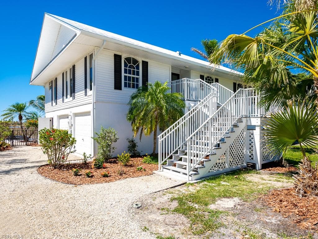 1015 Sand Castle RD SANIBEL, FL 33957