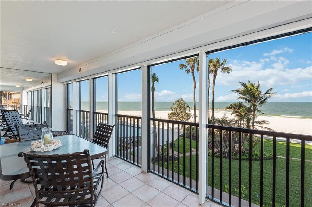 2171 Gulf Shore BLVD N 104 NAPLES, FL 34102