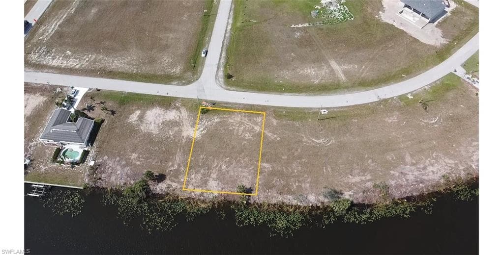 15 NW 30th PL CAPE CORAL, FL 33993