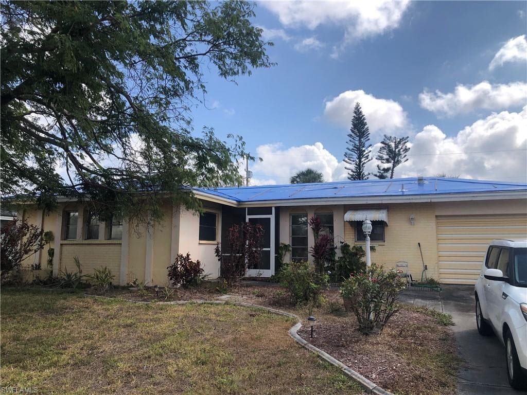 4527 SE 10th PL CAPE CORAL, FL 33904