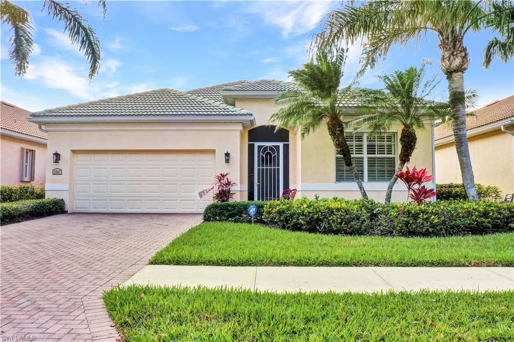 3567 Grand Cypress DR NAPLES, FL 34119