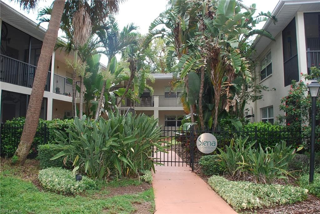 220 6th AVE N 11 ST. PETERSBURG, FL 33701