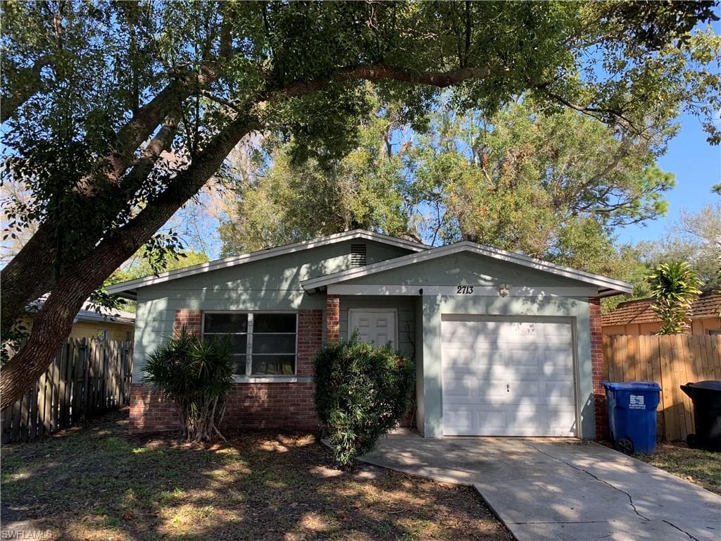 2713 26th AVE N ST. PETERSBURG, FL 33713