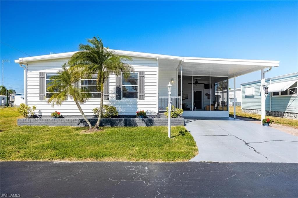 820 Peaceful DR NORTH FORT MYERS, FL 33917