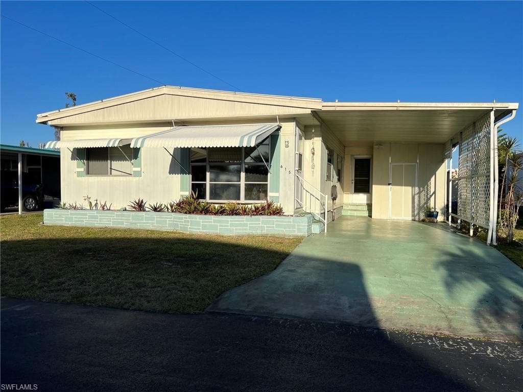 615 Friendly PL NORTH FORT MYERS, FL 33917