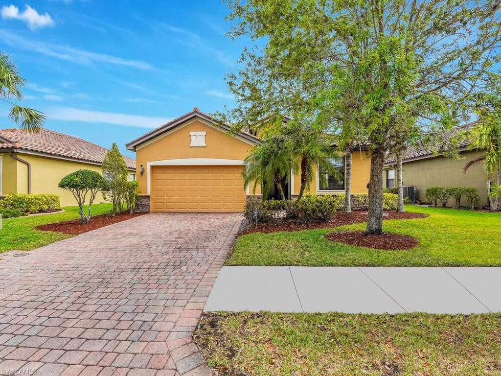 2769 Via Piazza LOOP FORT MYERS, FL 33905