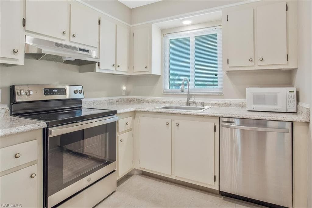 4286 27th CT SW 201 NAPLES, FL 34116