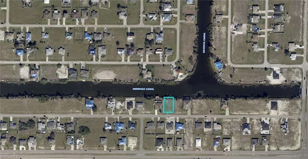 925 NW 8th TER CAPE CORAL, FL 33993
