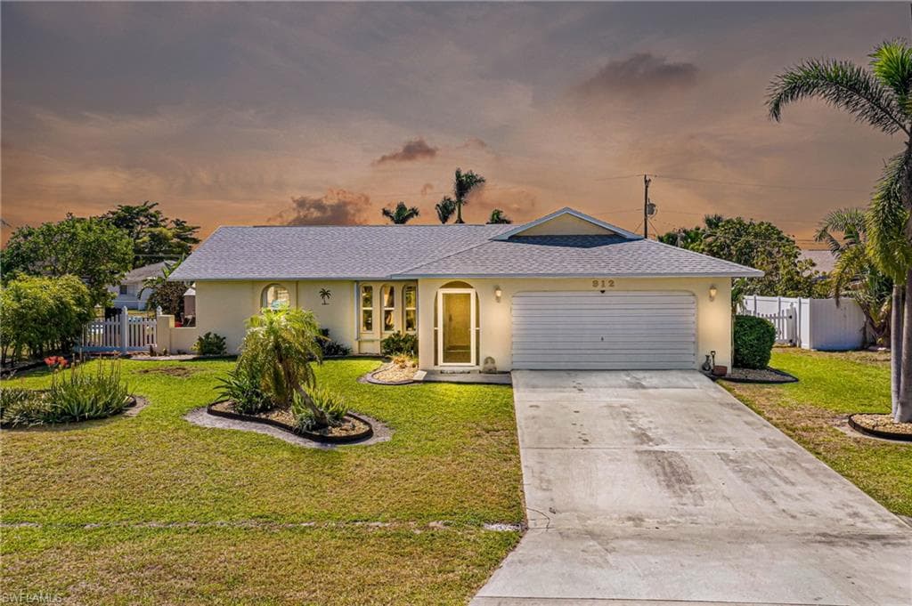912 SE 29th TER CAPE CORAL, FL 33904