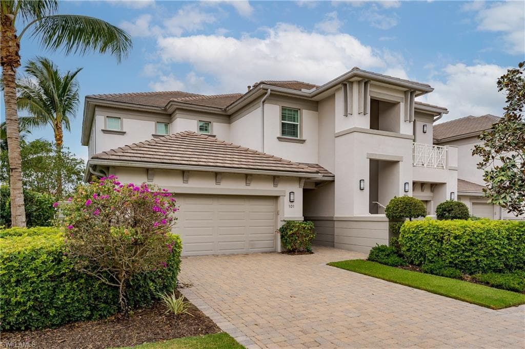 8054 Signature Club CIR 101 NAPLES, FL 34113