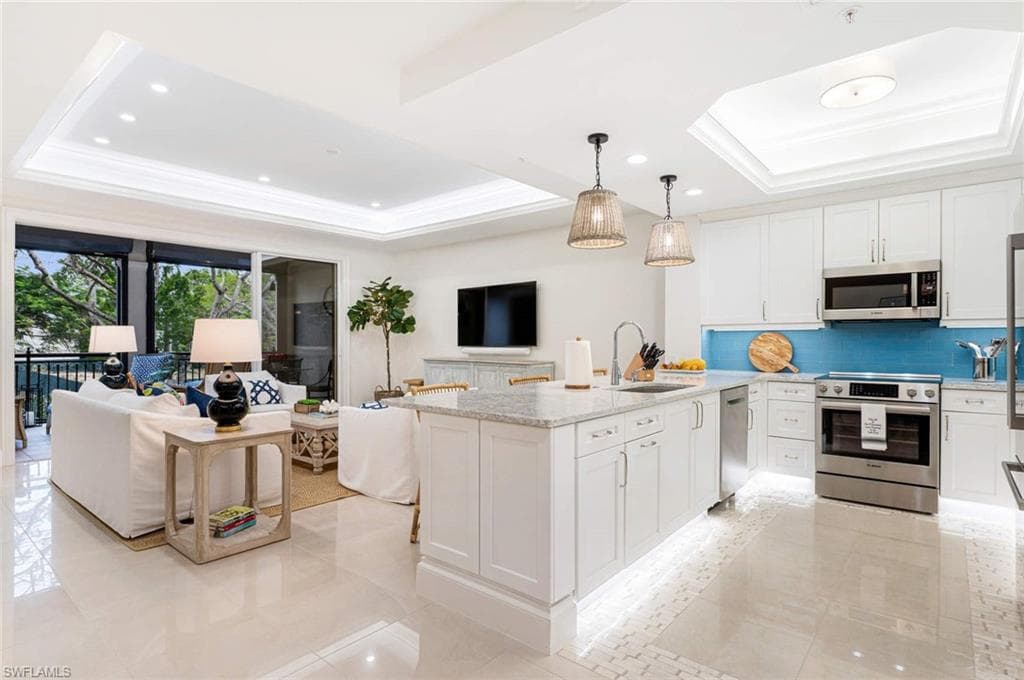 411 6th ST S 202 NAPLES, FL 34102