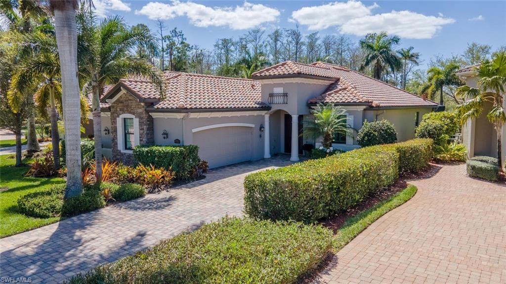 9295 Veneto PL 15 NAPLES, FL 34113