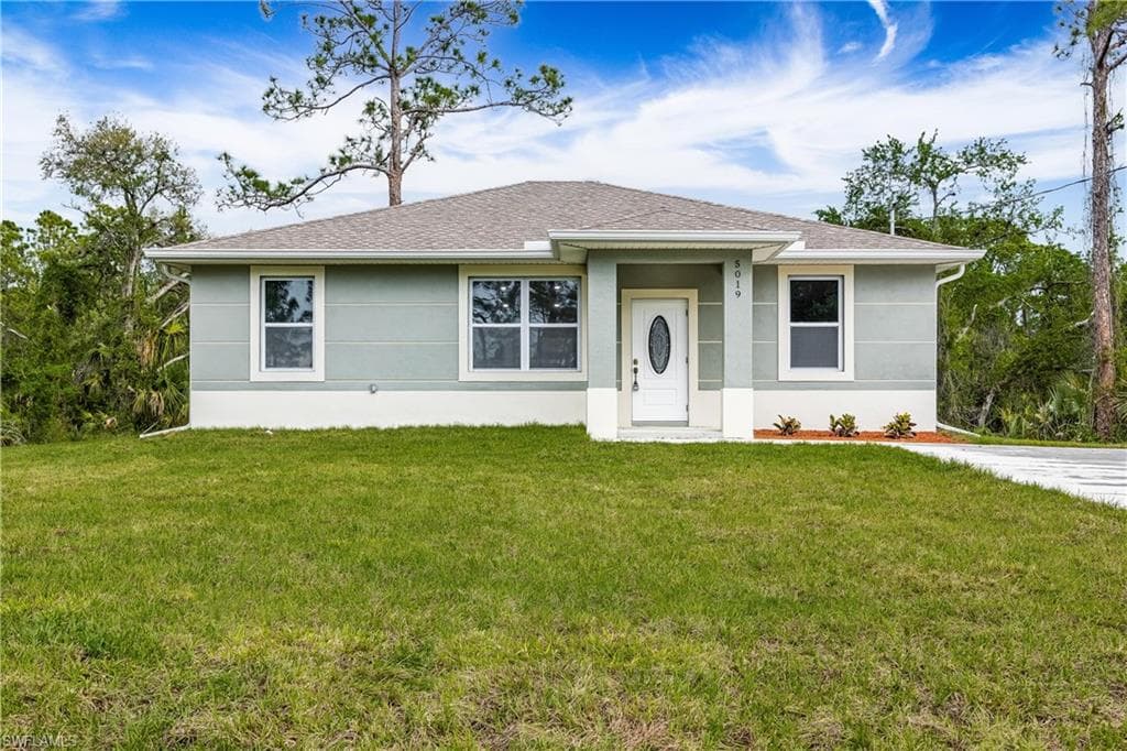5019 NE Tradewinds CIR LABELLE, FL 33935