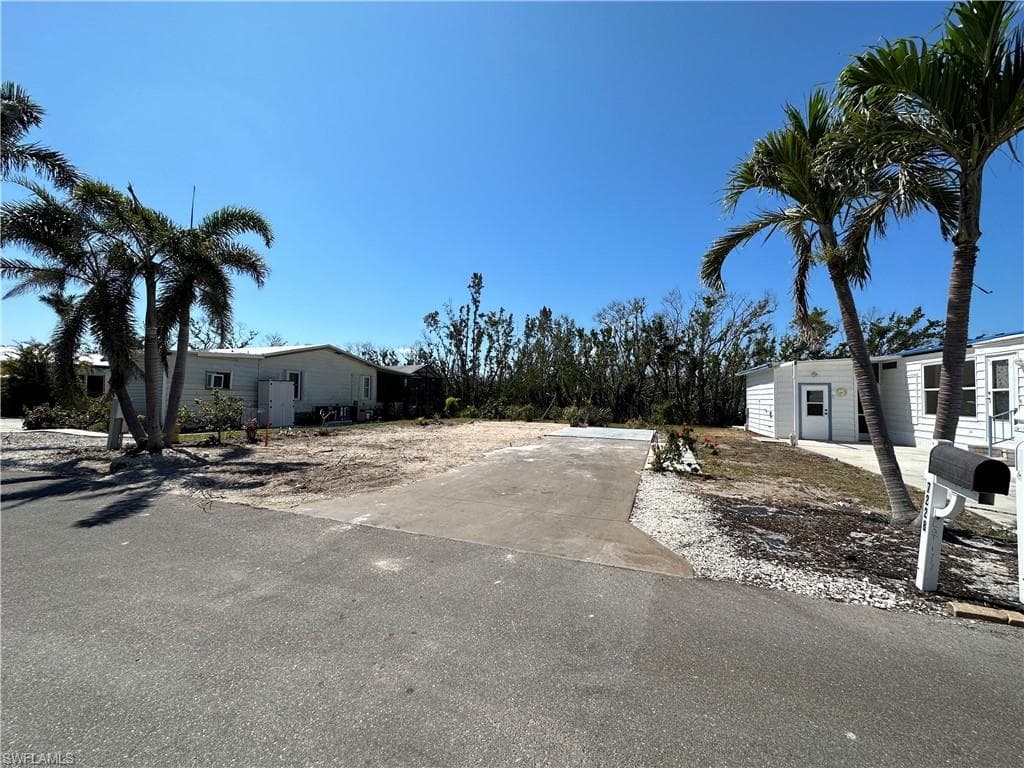 7228 Cobiac DR ST. JAMES CITY, FL 33956