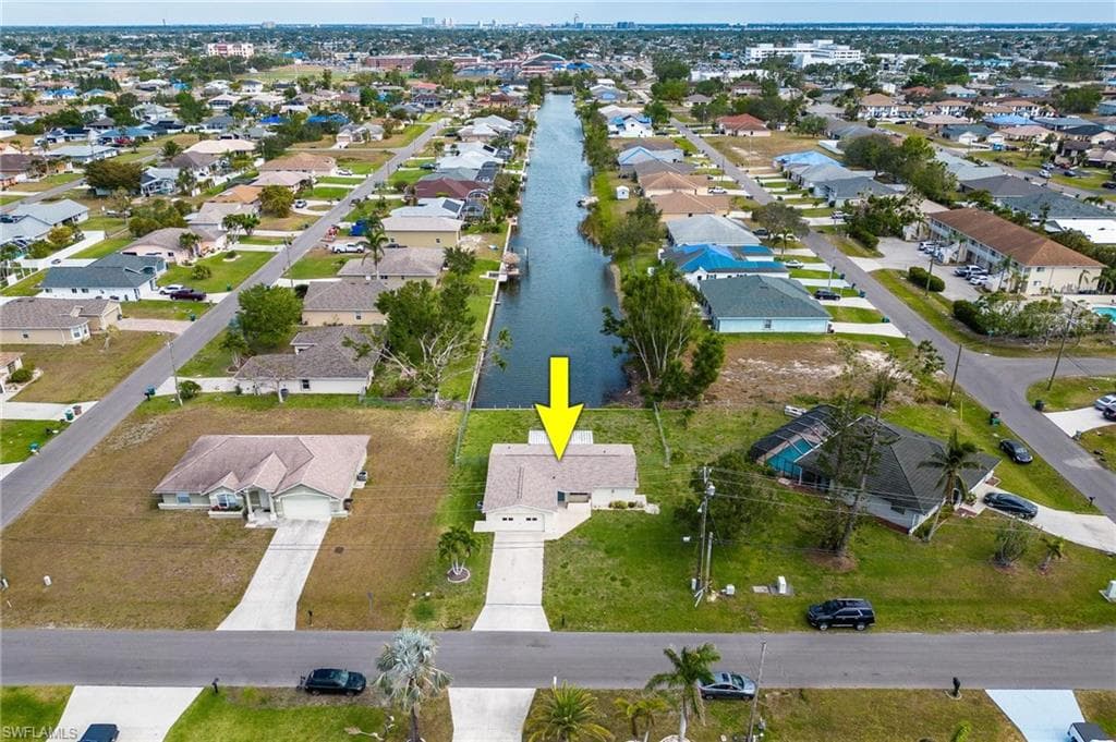 525 SE 11th CT CAPE CORAL, FL 33990