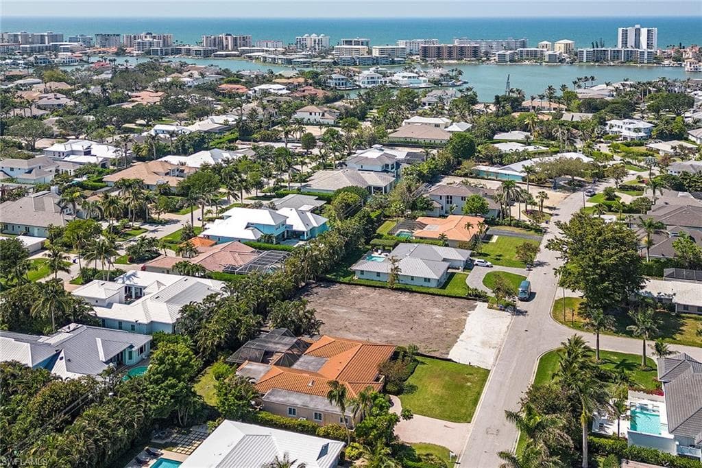 700 Fountainhead LN NAPLES, FL 34103