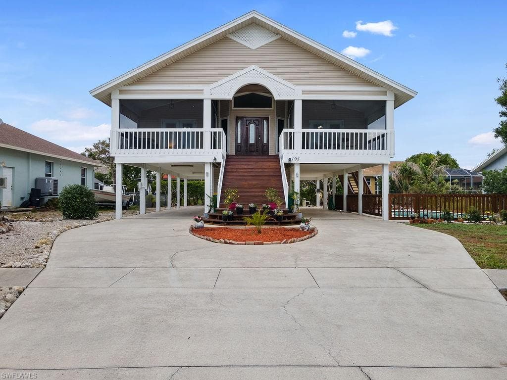 195 Clyburn ST MARCO ISLAND, FL 34145