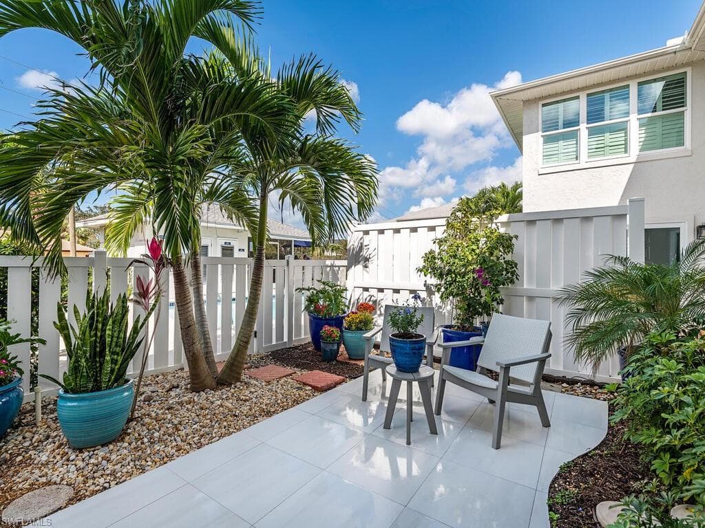 713 Neapolitan WAY 713 NAPLES, FL 34103