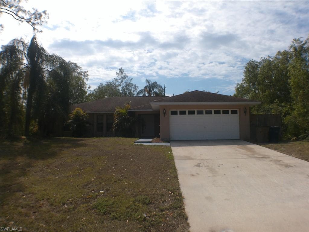 3806 E 2nd ST LEHIGH ACRES, FL 33936