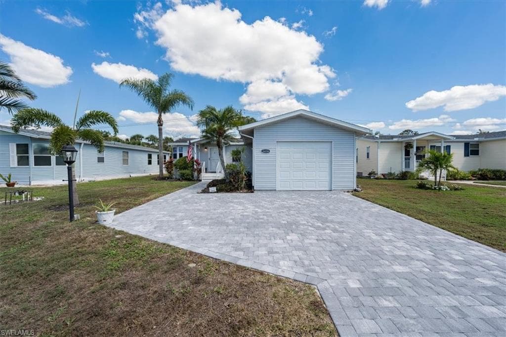 26204 Bonita Fairways CIR BONITA SPRINGS, FL 34135