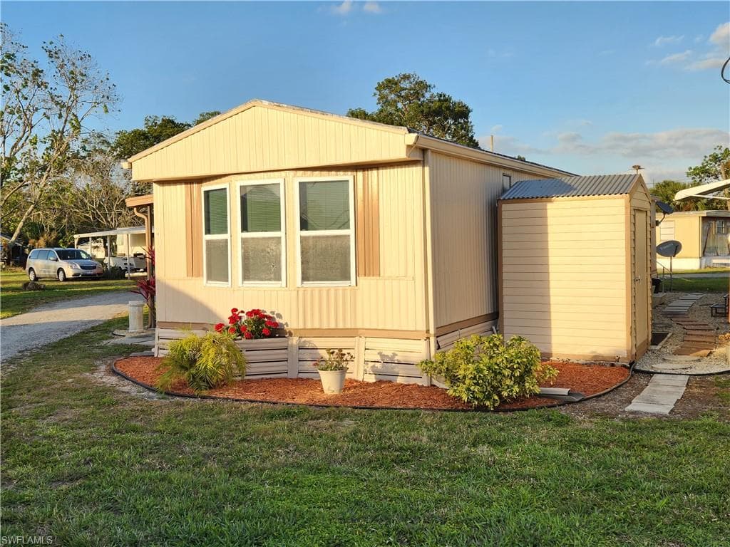 100 1st ST NW W-18 MOORE HAVEN, FL 33471