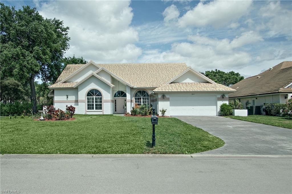 805 Pineside LN NAPLES, FL 34108