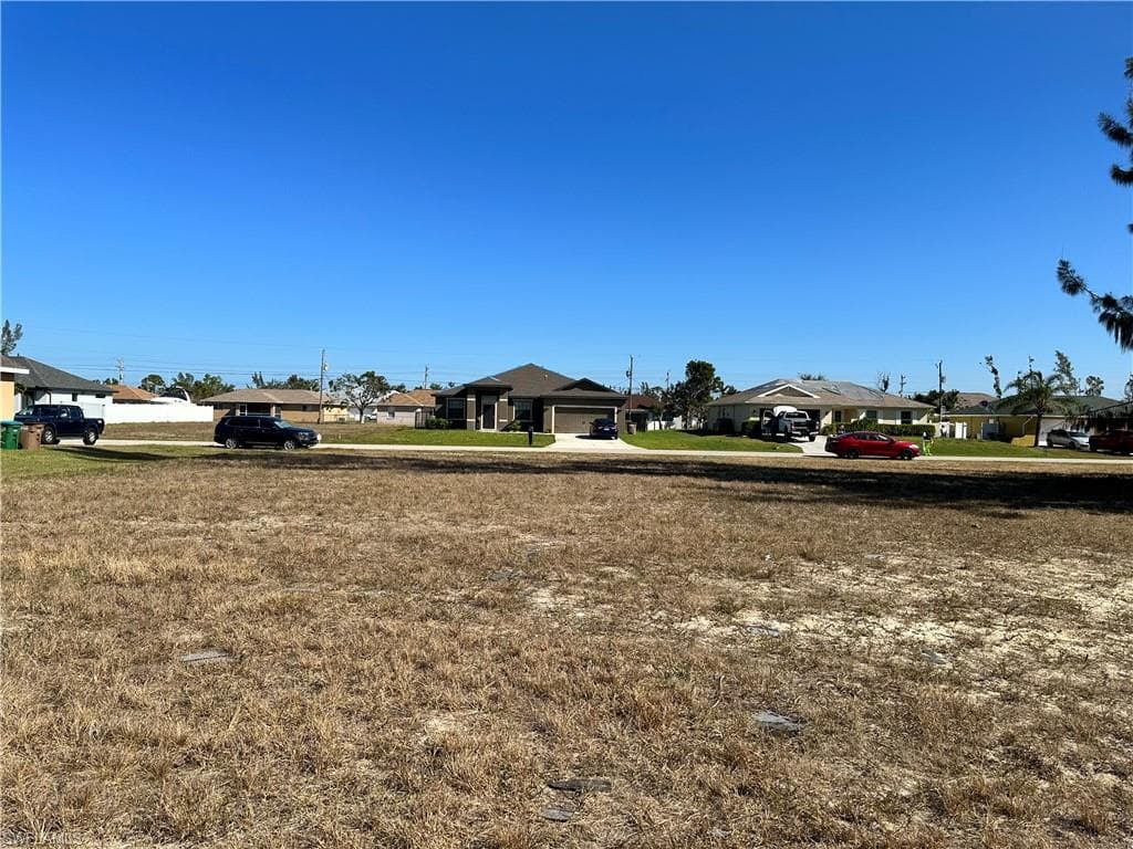 1310 32nd TER CAPE CORAL, FL 33914