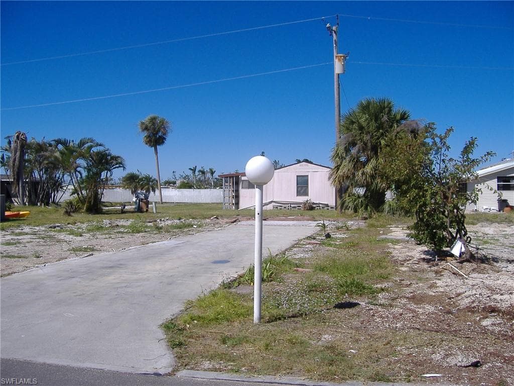 7221 Drum DR ST. JAMES CITY, FL 33956