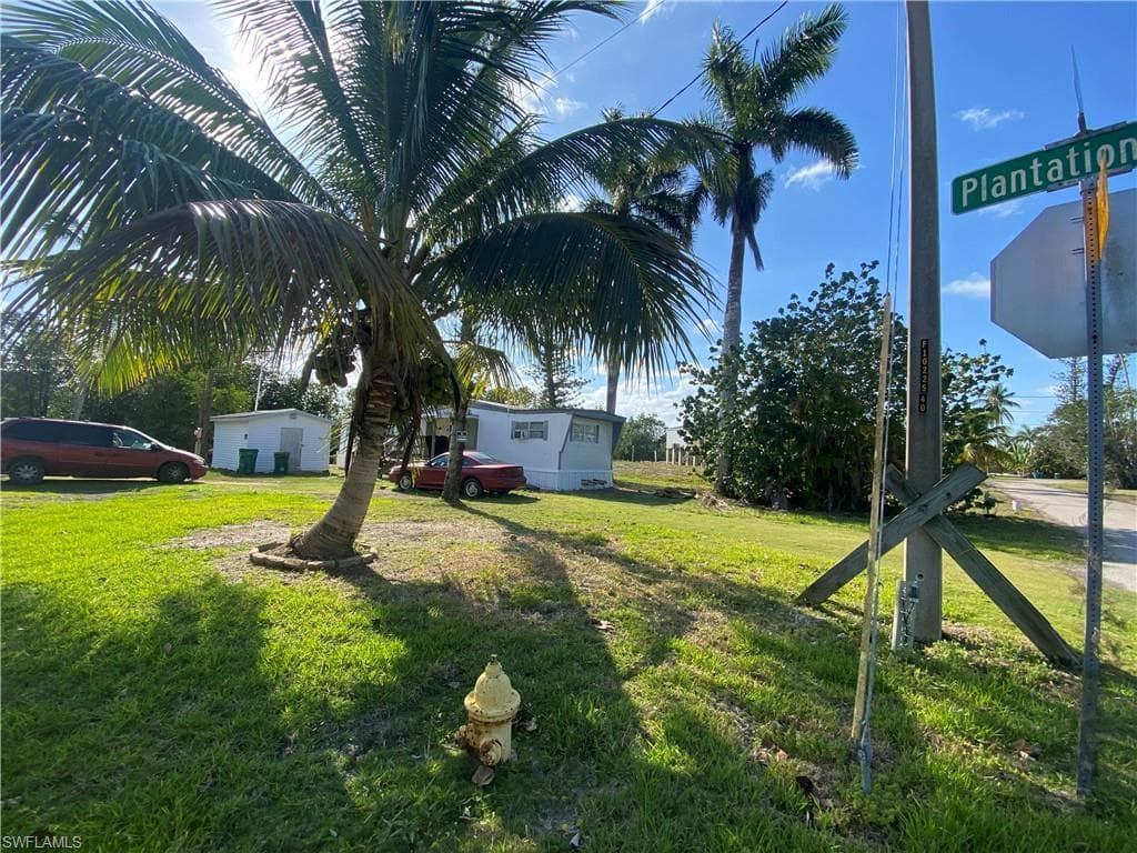 105 Cardinal CT EVERGLADES CITY, FL 34139