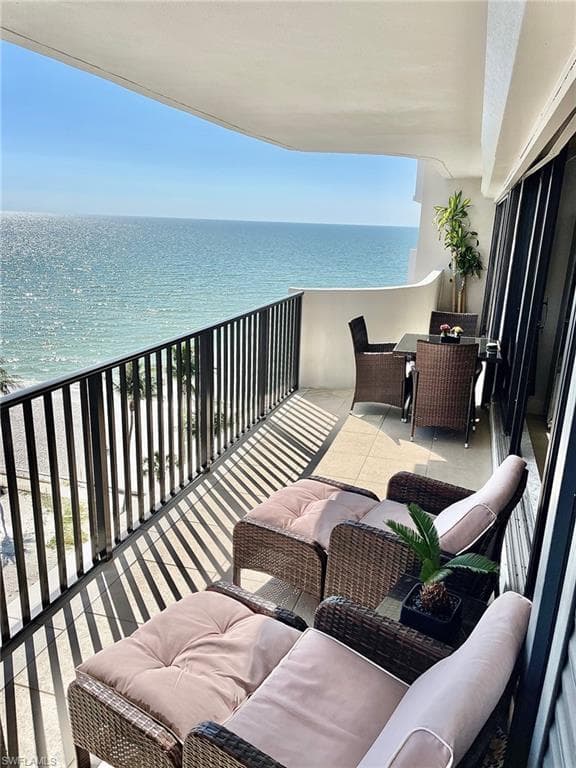 4005 Gulf Shore BLVD N 904 NAPLES, FL 34103