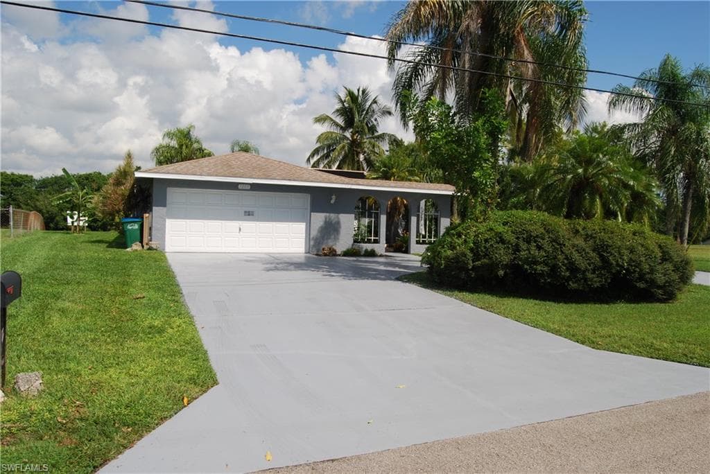 1207 Everest PKWY CAPE CORAL, FL 33904