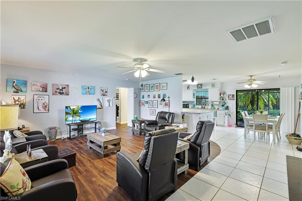 210 SE 19th LN CAPE CORAL, FL 33990