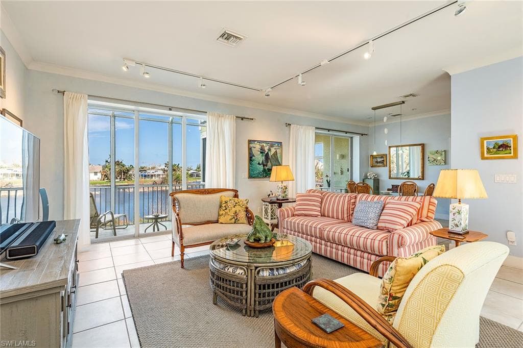 625 Sea Oats DR SANIBEL, FL 33957