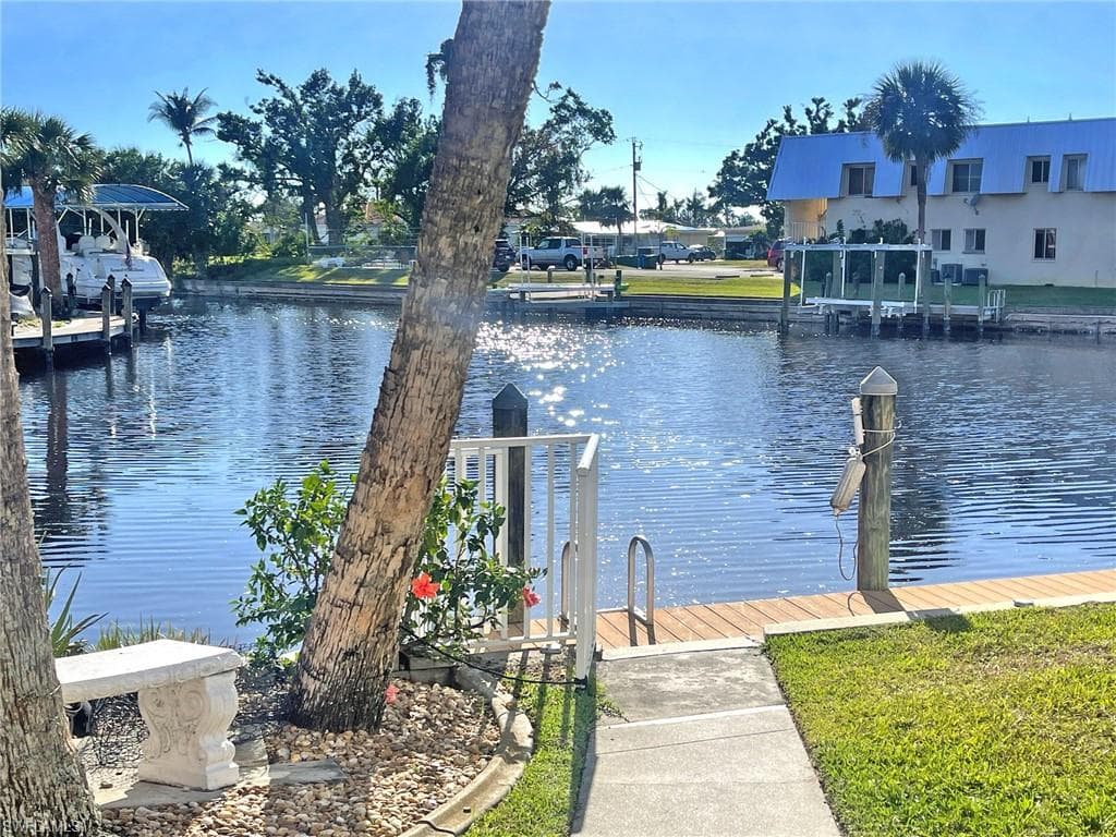 708 Victoria DR 208 CAPE CORAL, FL 33904