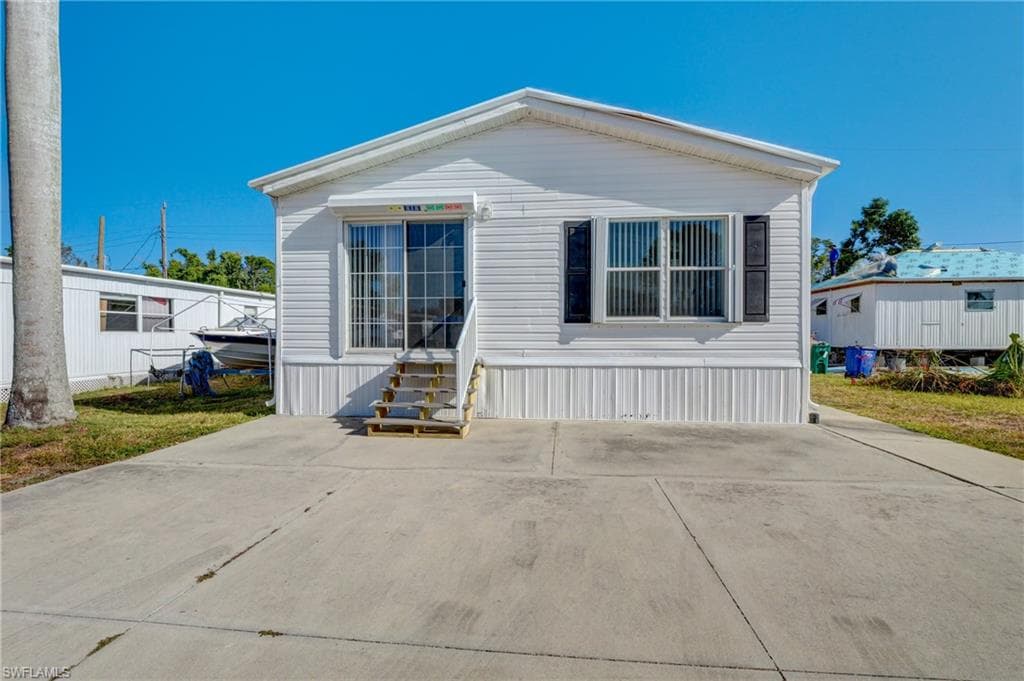 12180 Live Oak DR FORT MYERS, FL 33908