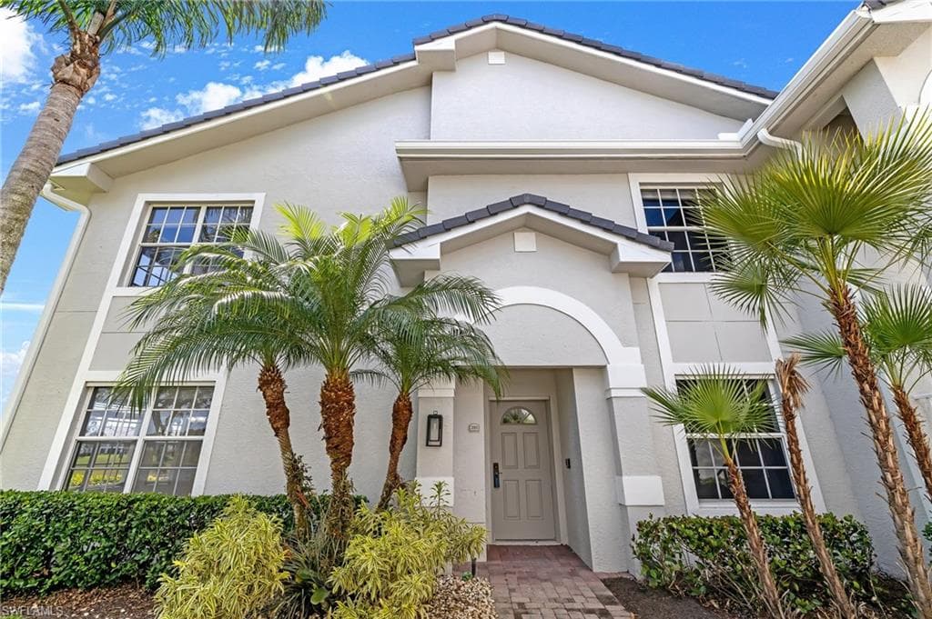 6050 Pinnacle LN 2001 NAPLES, FL 34110